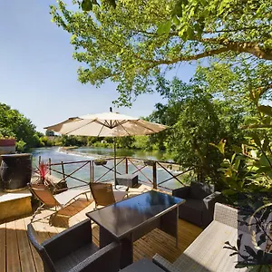 La Terrasse Du Pecheur , LʼIsle-sur-la-Sorgue France